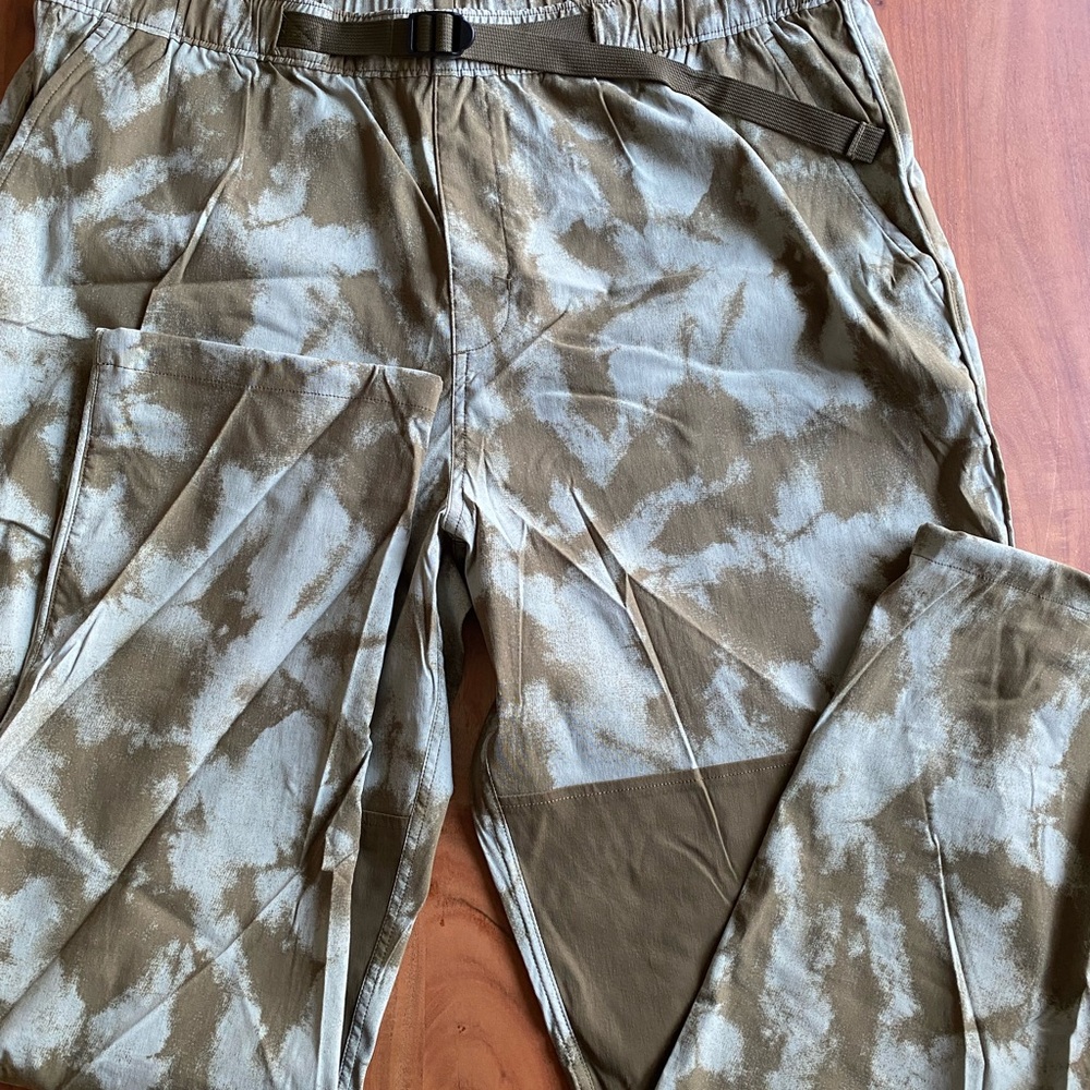 NWT Men's Camouflage Style Pants